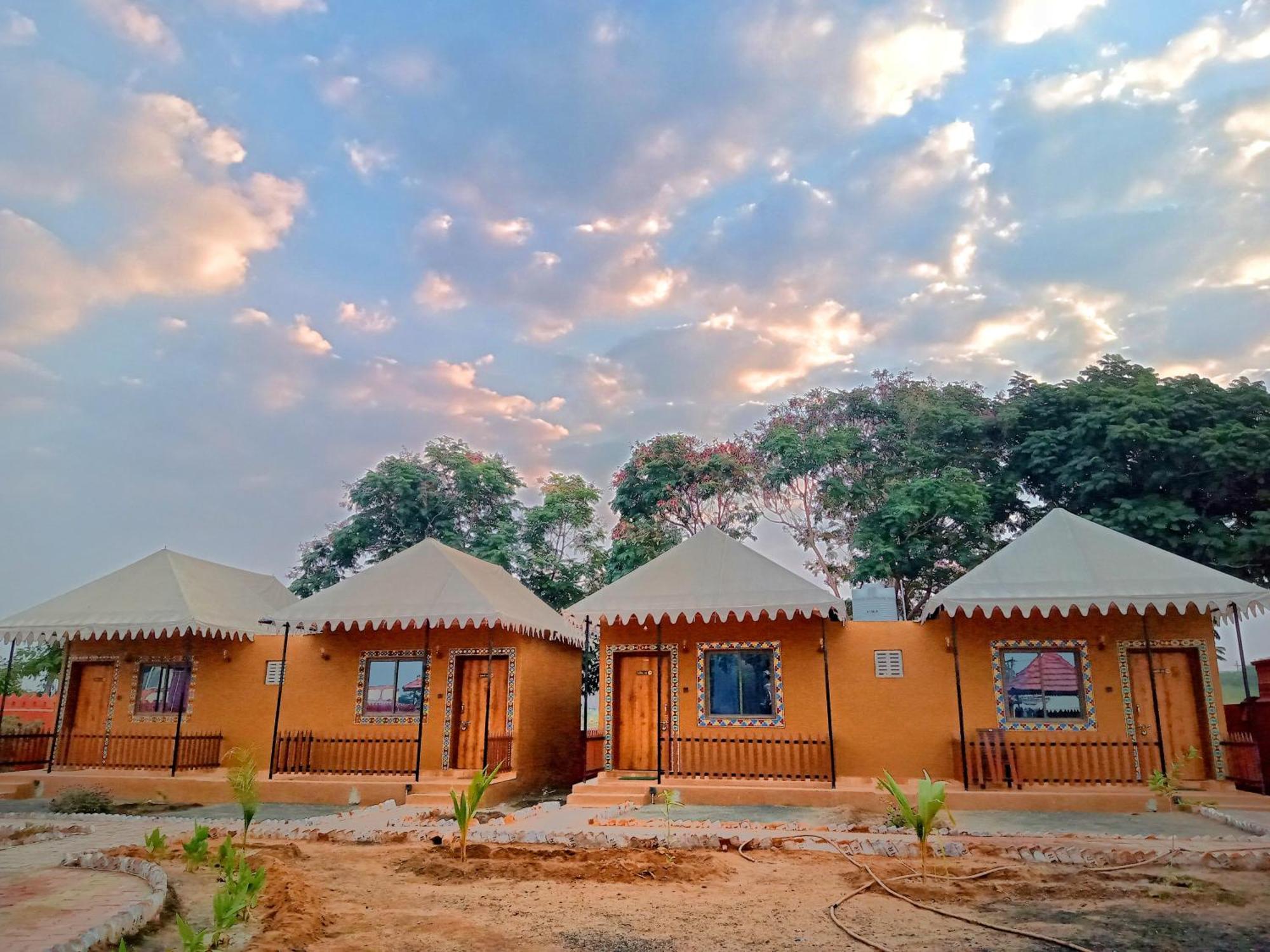 Santkrupa Villa Resort Nakhtarana Экстерьер фото